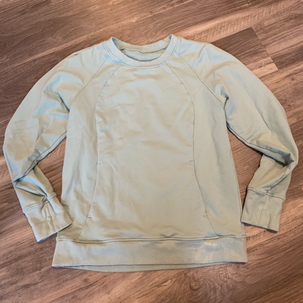 Lululemon lightweight crew neck with pockets